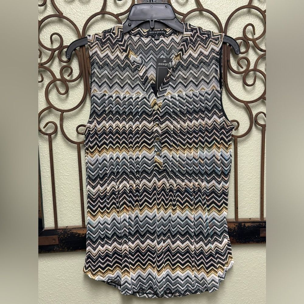Ava & Grace double lined sleeveless vneck chevron blouse